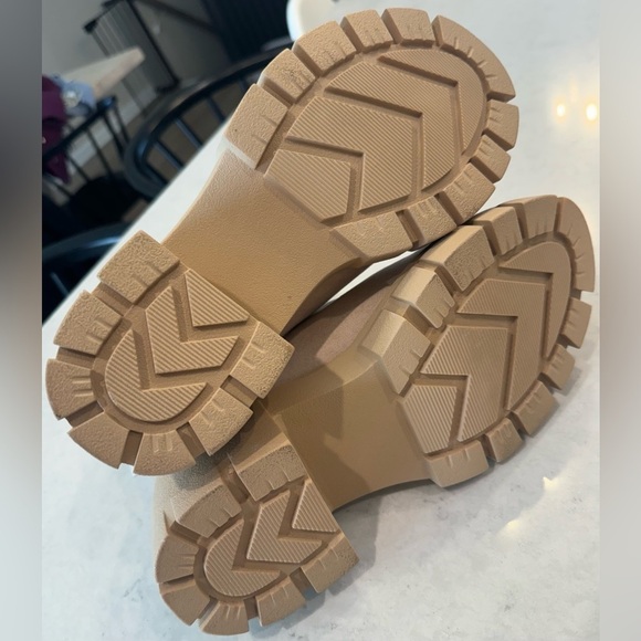 NWT $76 Torrid SWEATER GORE CHELSEA Boots TAN BEIGE Size 7 WW Extra Wide Fit - Picture 12 of 14